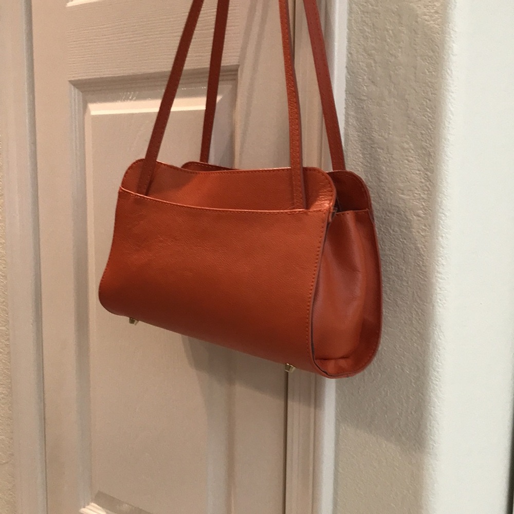 Divina Fireeze leather structured beautiful purse. - Picture 9 of 12